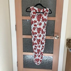 Sleeveless maternity form-fitting dress